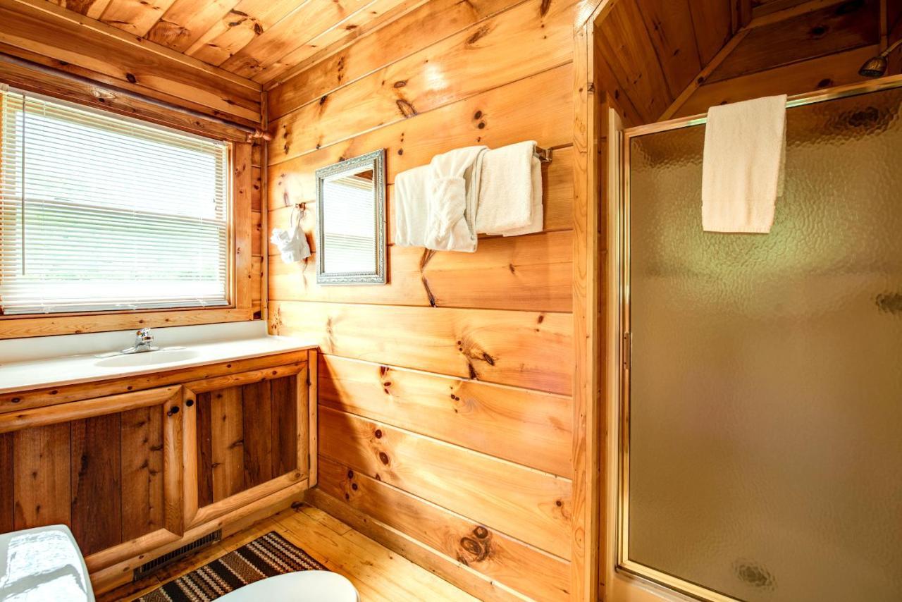 Cabin Of Dreams, 3 Bedroom Water View, Wifi, Hot Tub, Pool Table, Sleep 8 เซอเวียร์วีล ภายนอก รูปภาพ