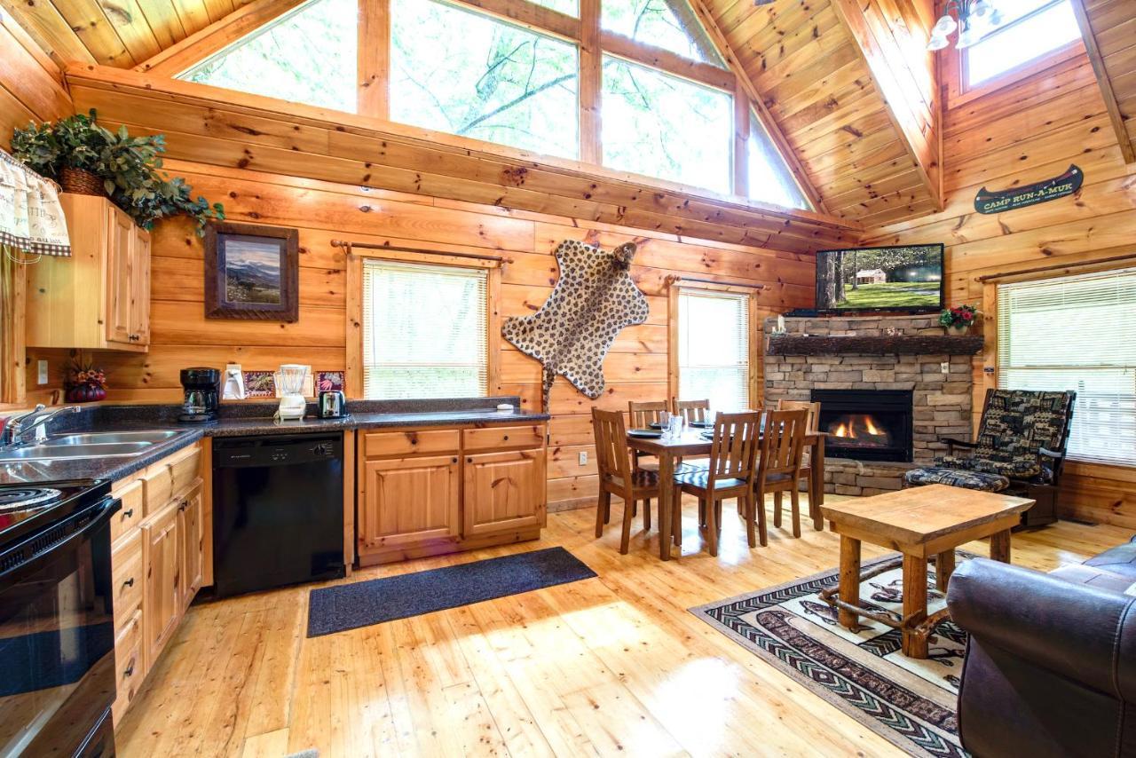 Cabin Of Dreams, 3 Bedroom Water View, Wifi, Hot Tub, Pool Table, Sleep 8 เซอเวียร์วีล ภายนอก รูปภาพ